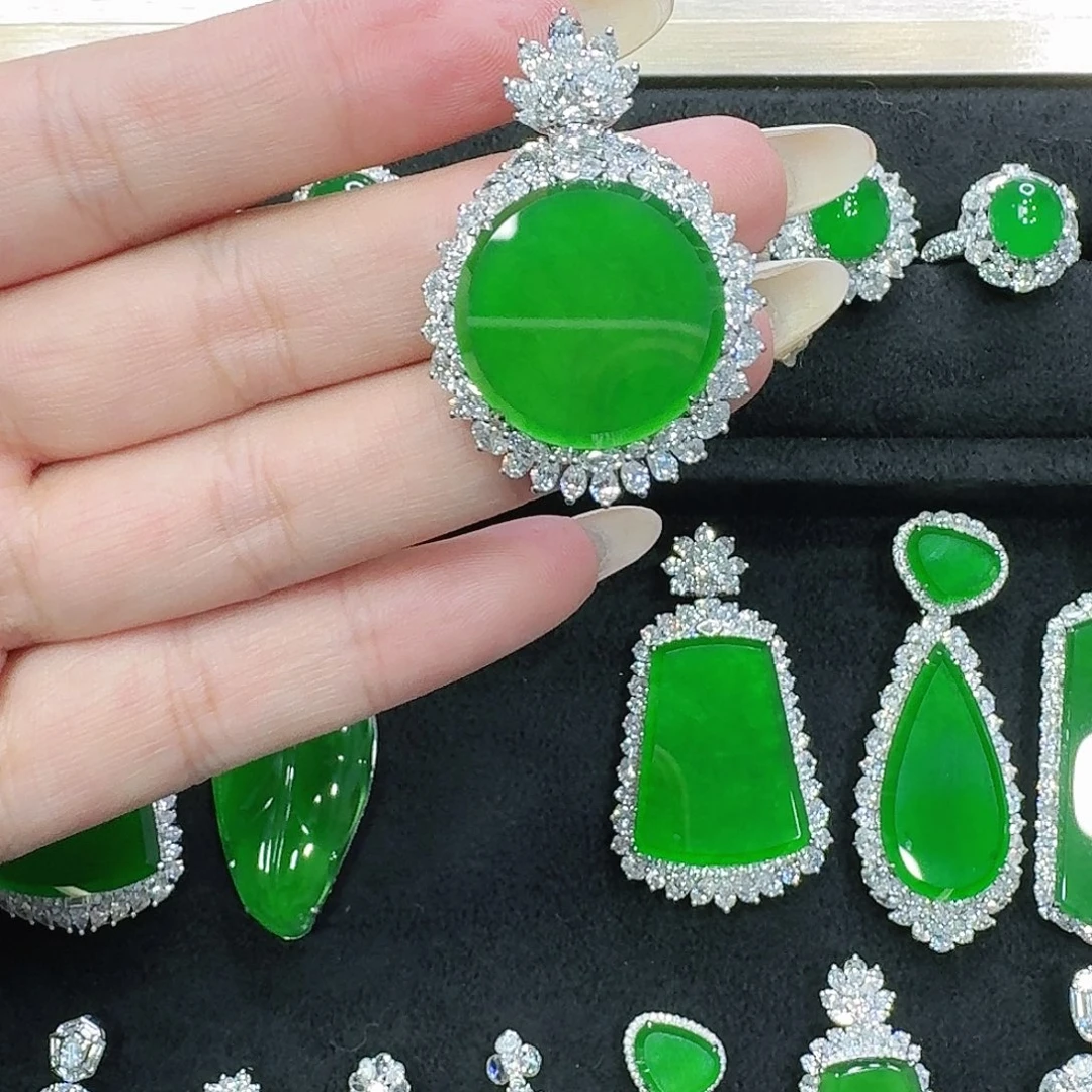 翡翠18K金镶嵌吊坠(不含链)圆牌