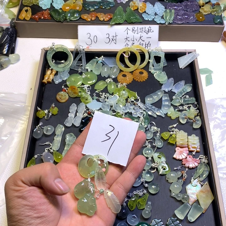 桔***梗蛇纹石玉合金耳钉