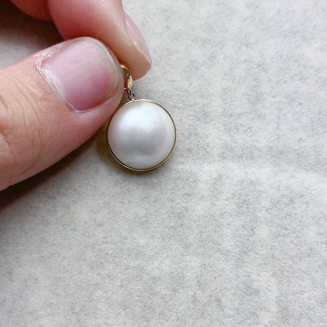 拼合珍珠（马贝珠）颈饰18K金镶嵌