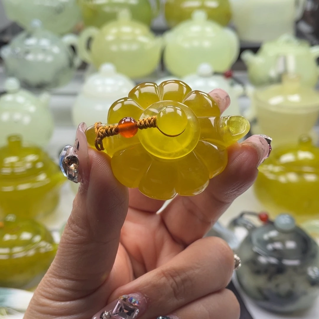 蛇纹石玉未镶嵌壶