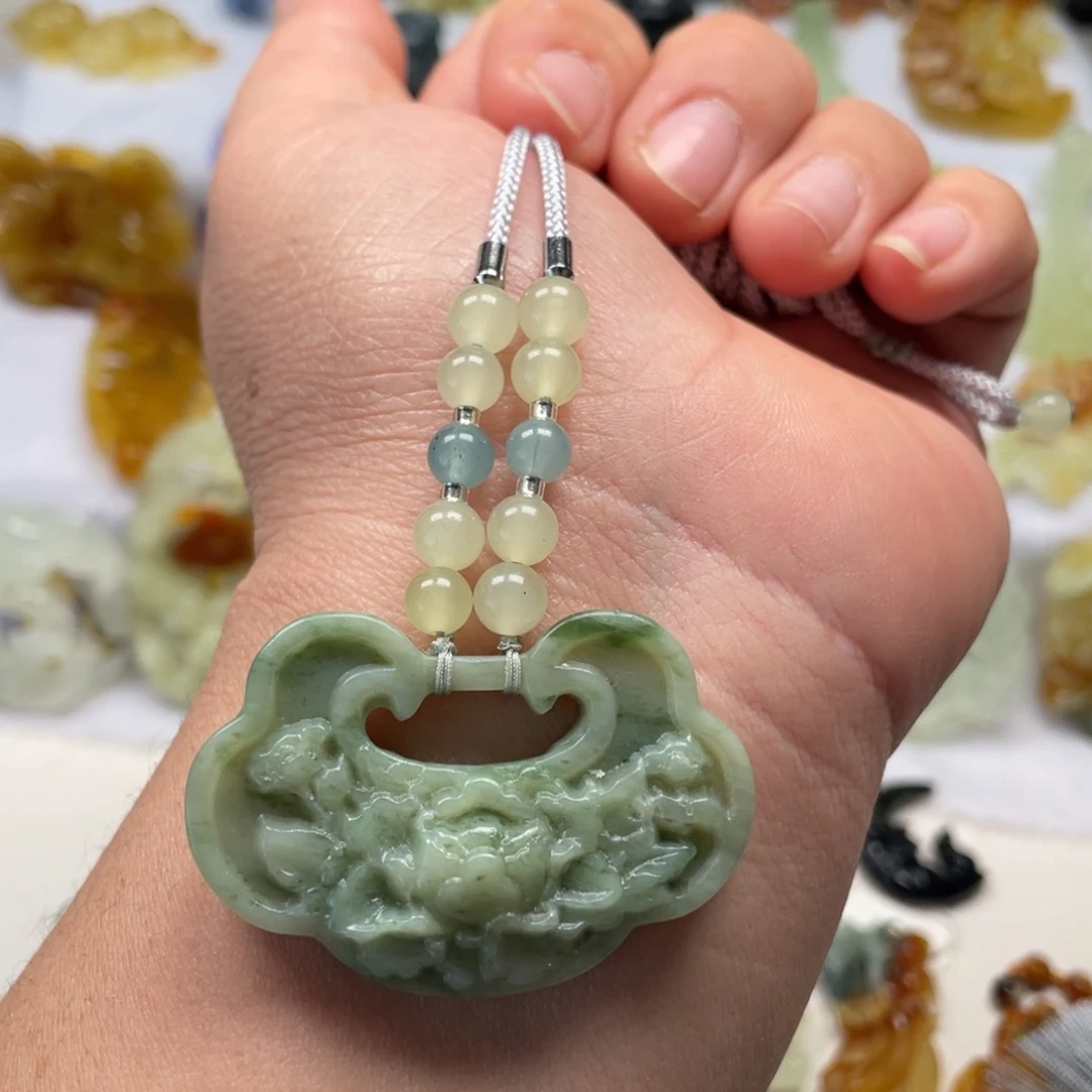 蛇纹石玉未镶嵌颈饰