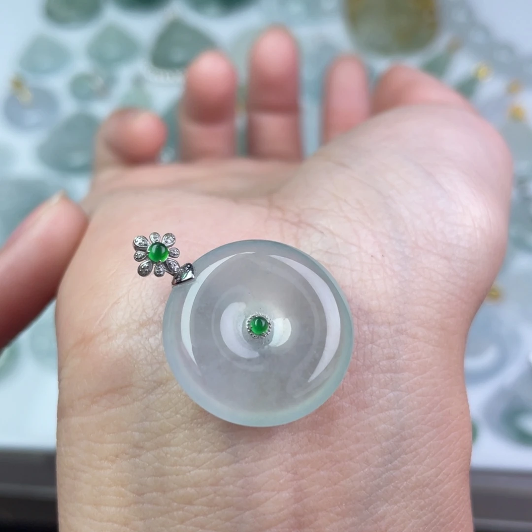 翡翠18K金镶嵌颈饰