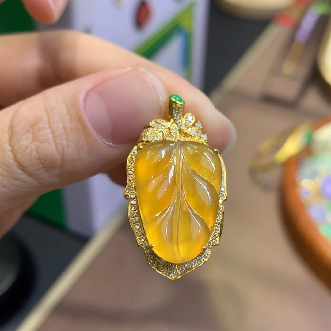 翡翠18K金镶嵌颈饰翡翠
