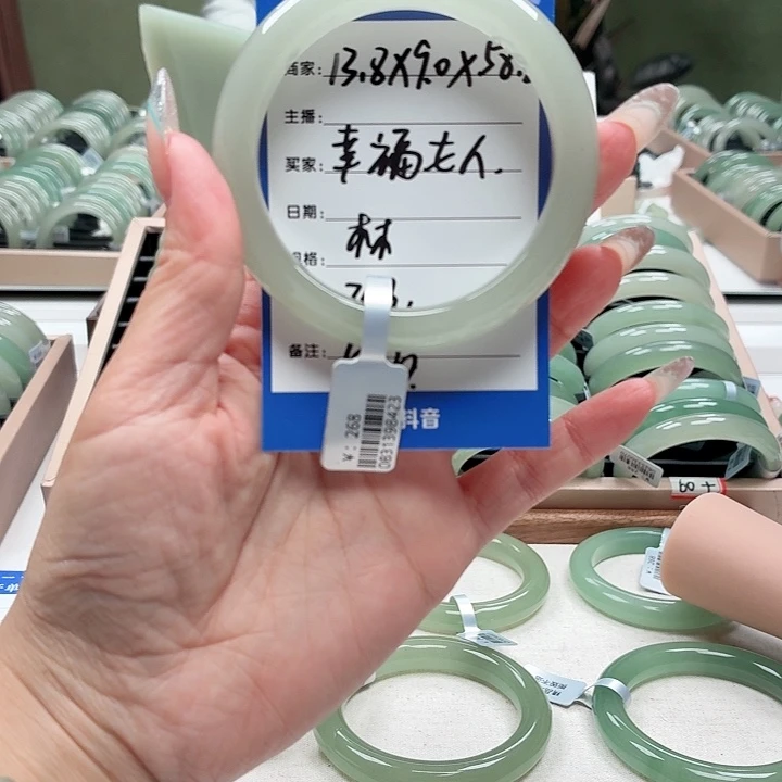 幸***人石英质玉未镶嵌手镯
