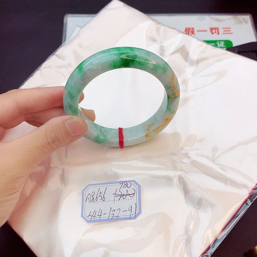 翡翠手镯未镶嵌翡翠