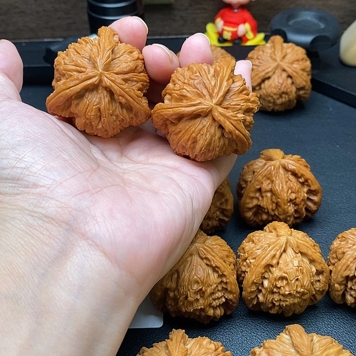 郭***者文玩核桃把件白奔