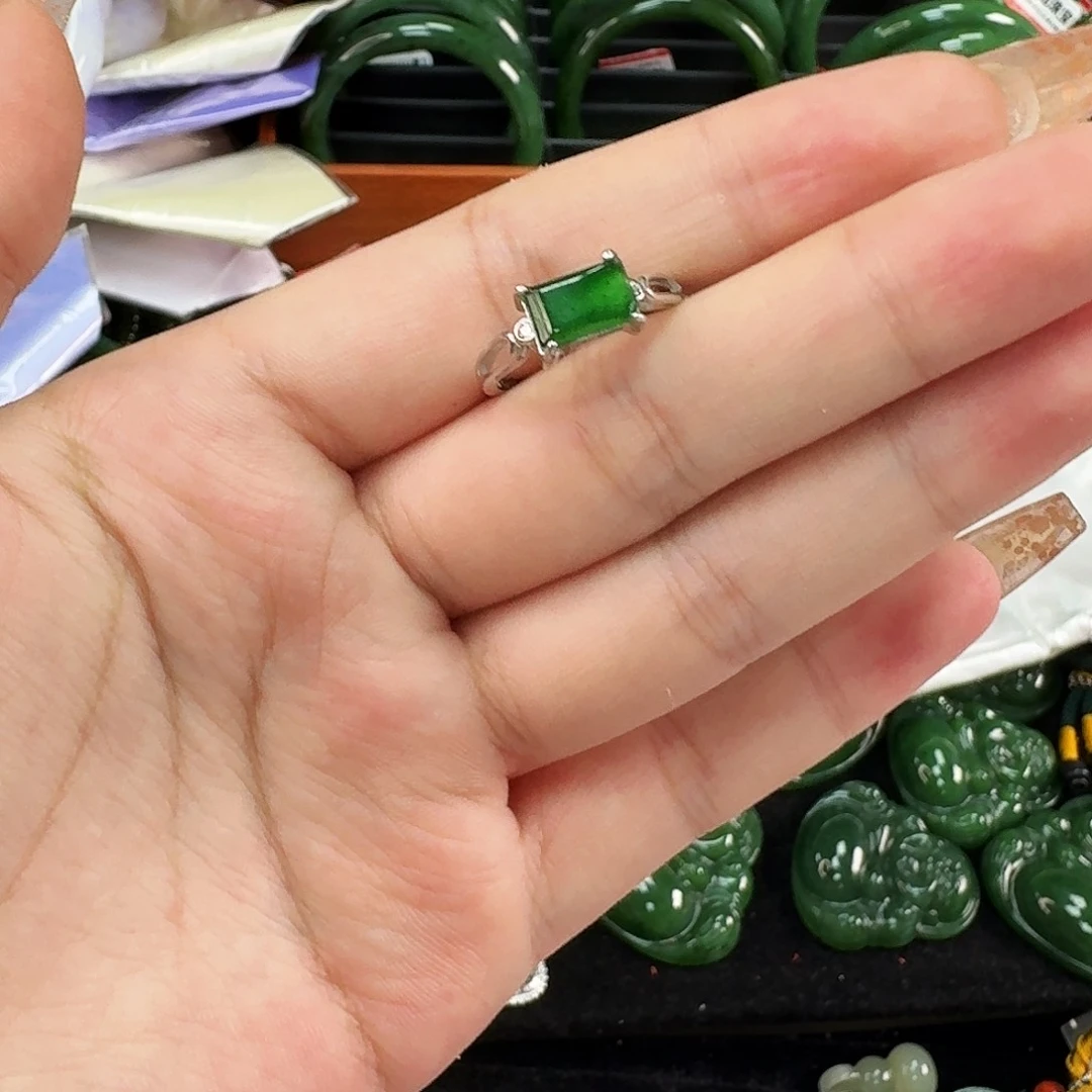 翡翠手镯未镶嵌方戒