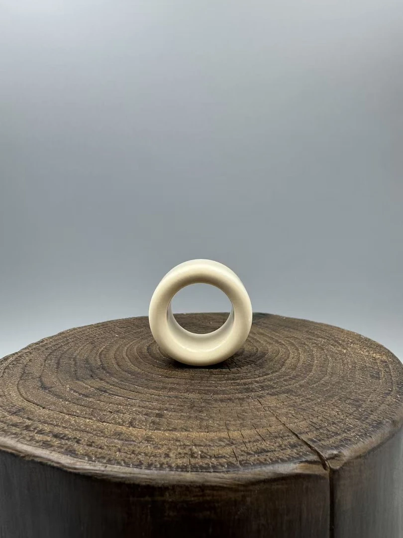 编号 M50510 猛犸牙素扳指猛犸牙扳指，料子极润，果冻料，镜面高抛