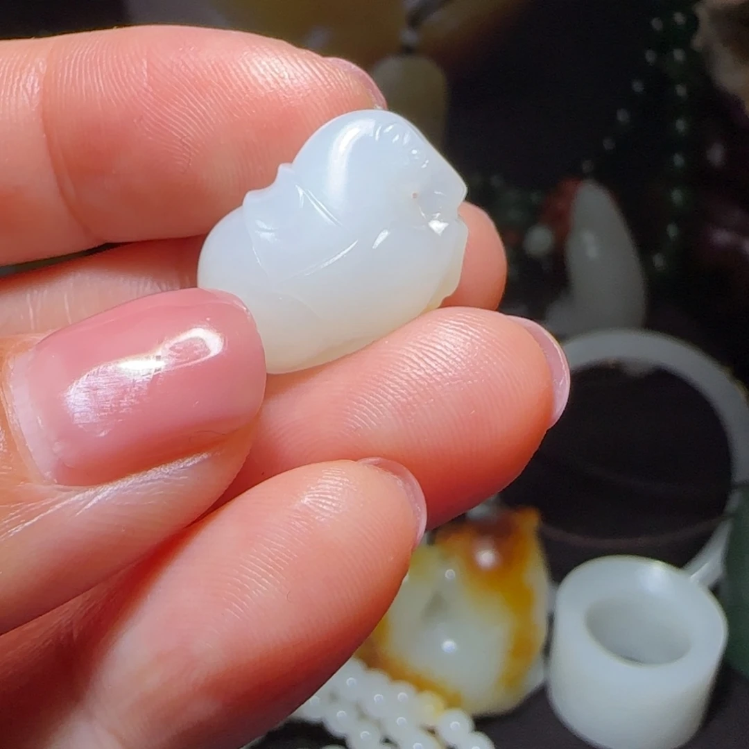 黑***子和田玉未镶嵌颈饰