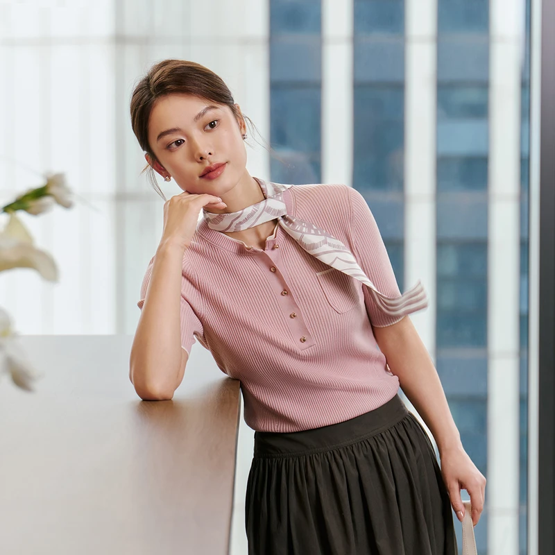 EP雅莹女装早秋新款 简约竖条纹肌理圆领五分袖针织衫9598A