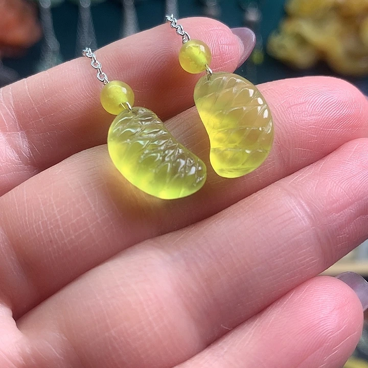 未镶嵌蛇纹石玉耳饰