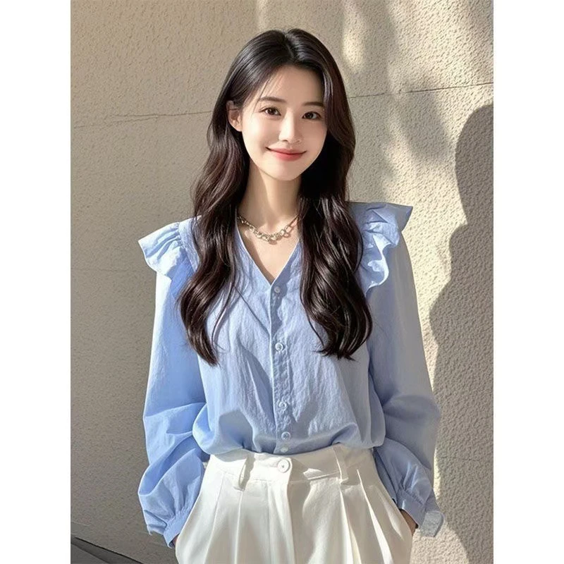 今年流行的漂亮小衫轻奢高级感法式小众绝美蓝色长袖衬衫女新款