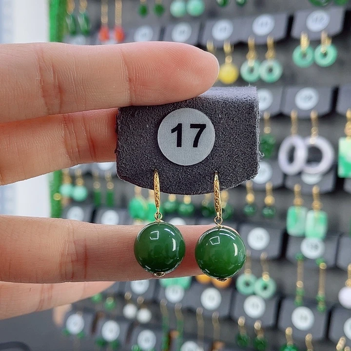 18K金镶嵌和田玉耳饰