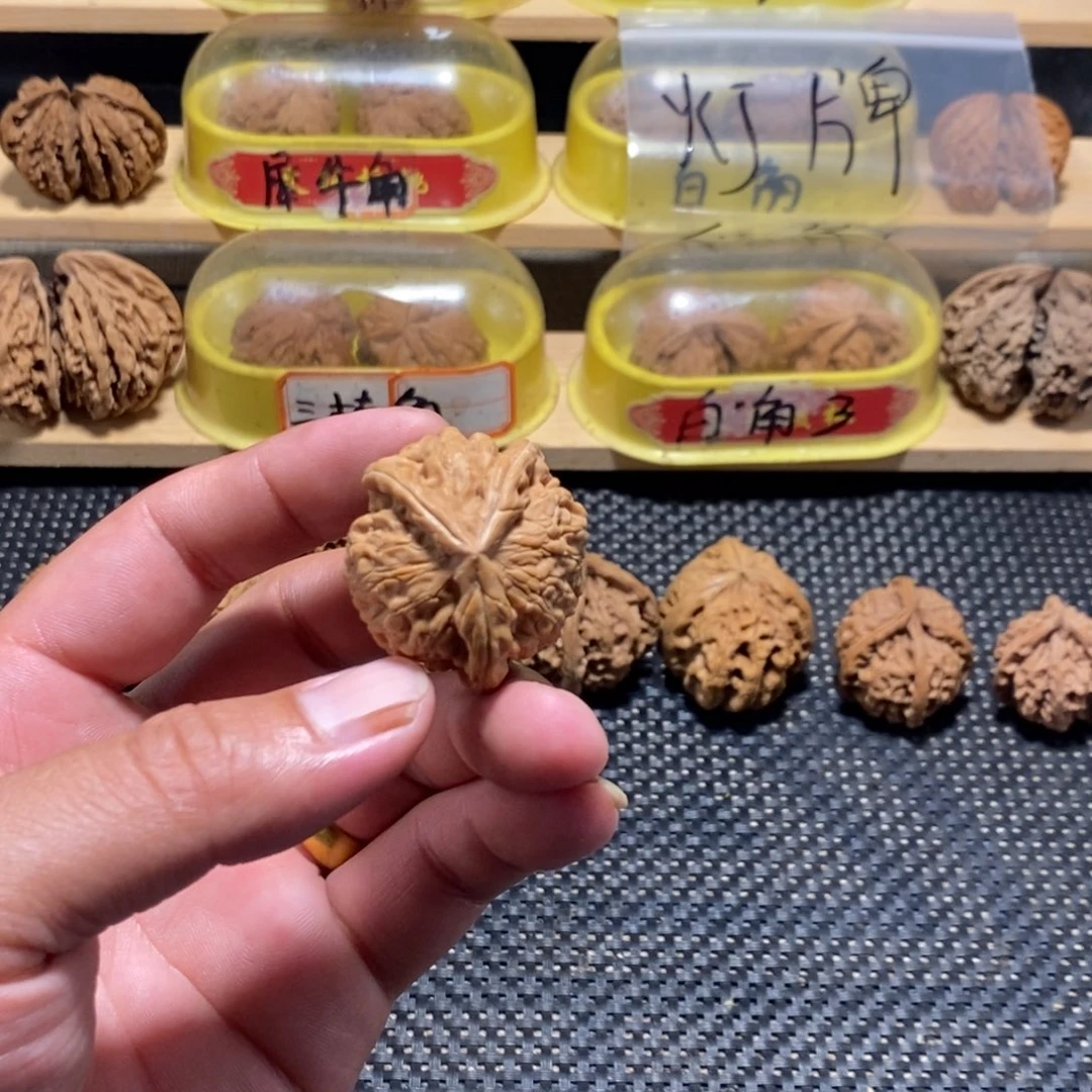 鲁***吃吊坠文玩核桃核桃异形