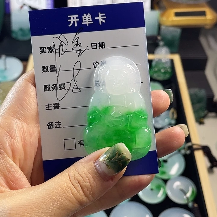 阿***奎颈饰未镶嵌翡翠观音