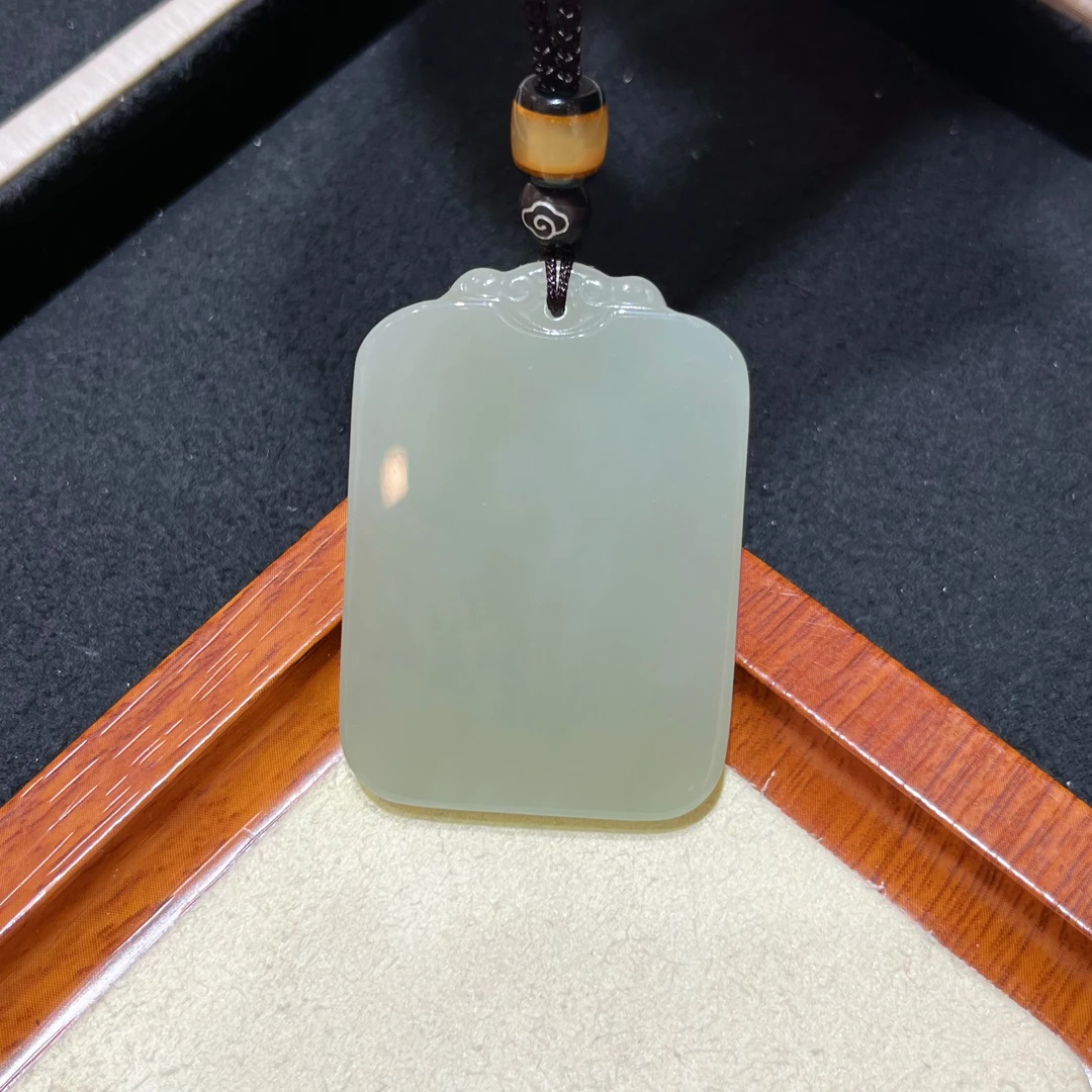 【圣诞元旦周大生和田玉无事牌吊坠时尚百搭无事牌送礼物