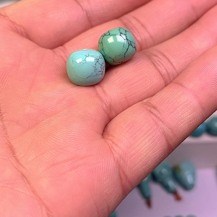 小***刘绿松石未镶嵌珠宝奇石