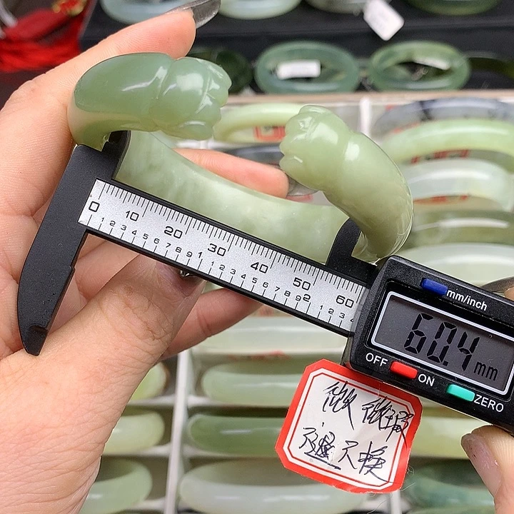 蛇纹石玉手镯未镶嵌498