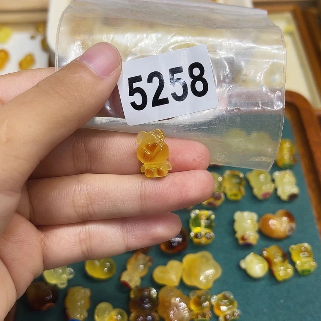 琥珀未镶嵌珠宝奇石