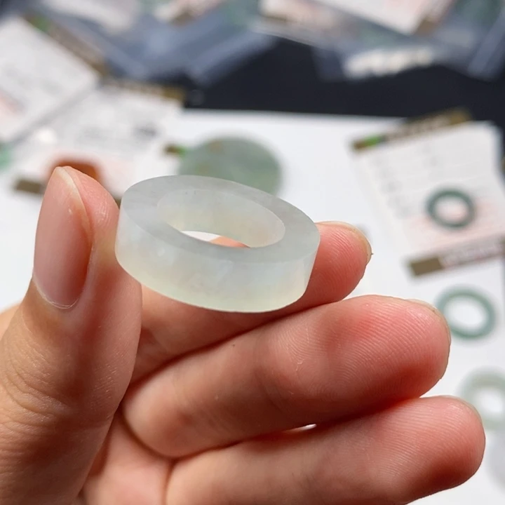 翡翠戒指未镶嵌是***～翡翠戒指