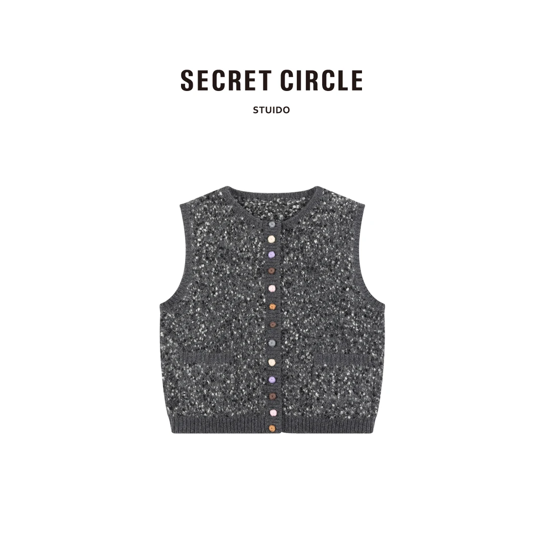 【秋冬新品】设计感编织扣针织开衫无袖双口袋上衣D2416