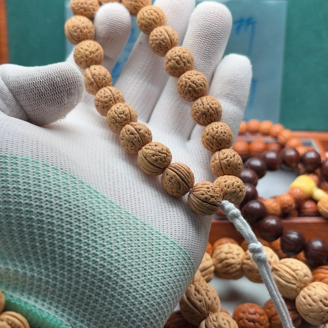 李***洋吊坠桃核盘锦奶油皮朱焰