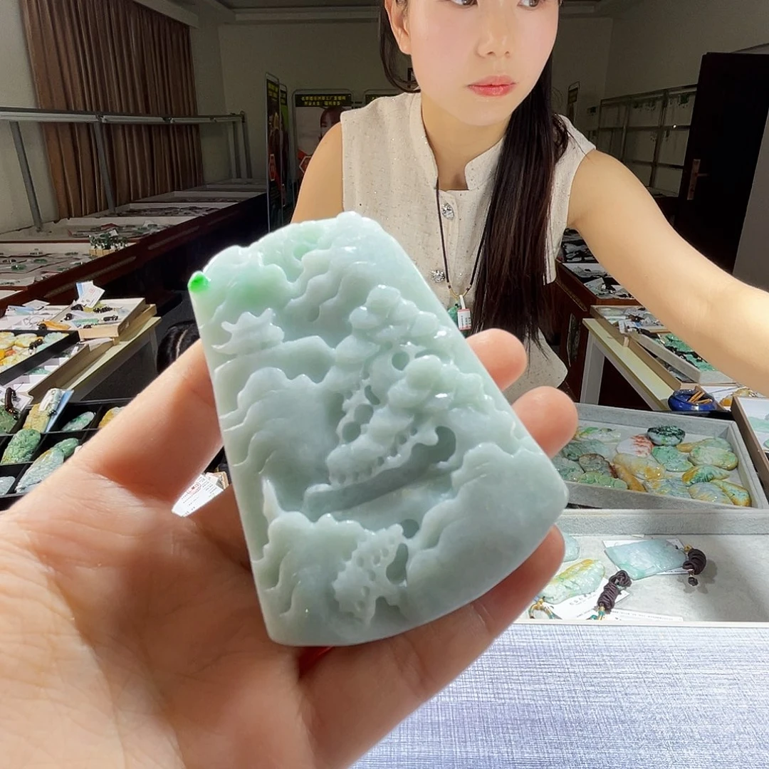 翡翠未镶嵌颈饰一