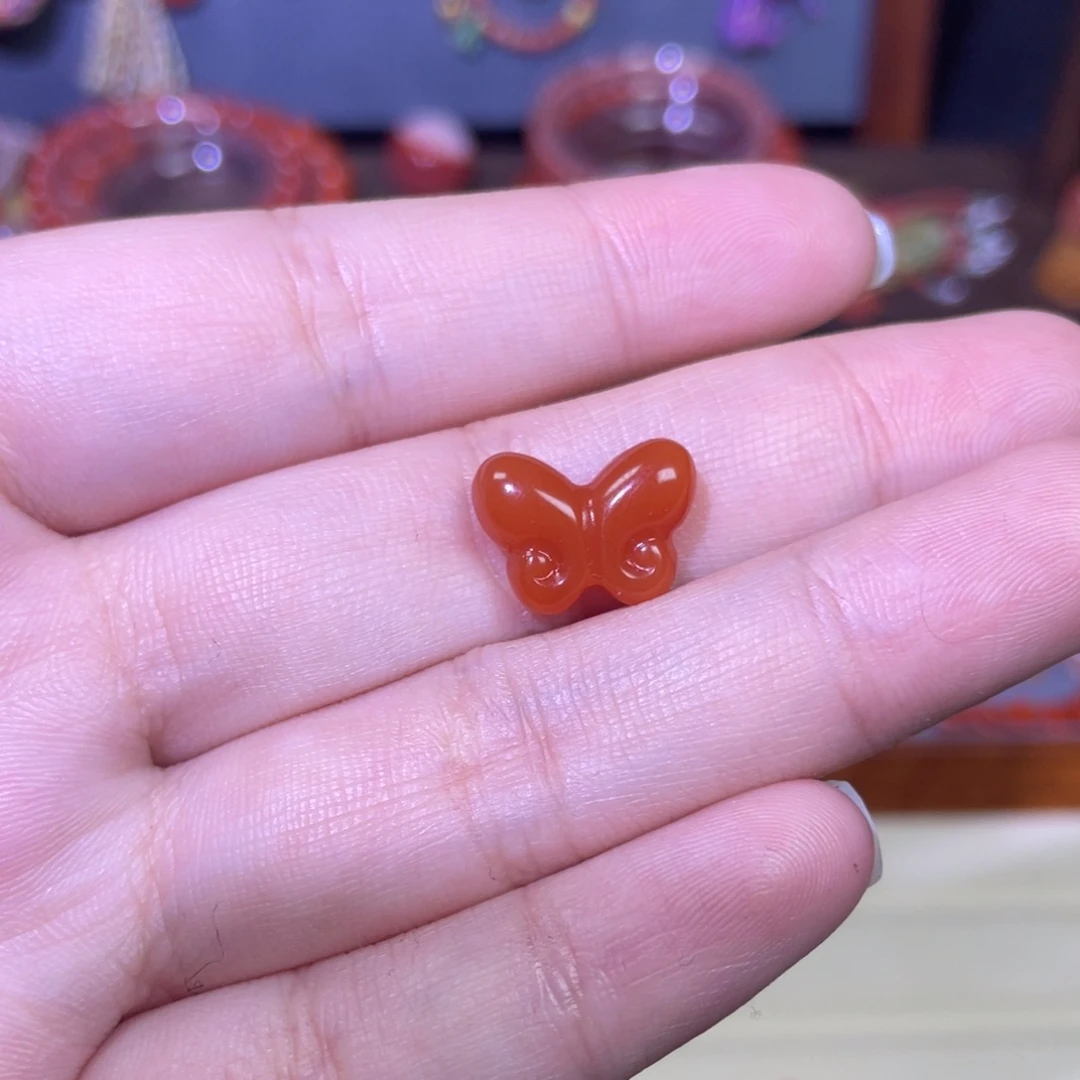 南红玛瑙未镶嵌蝴蝶通孔