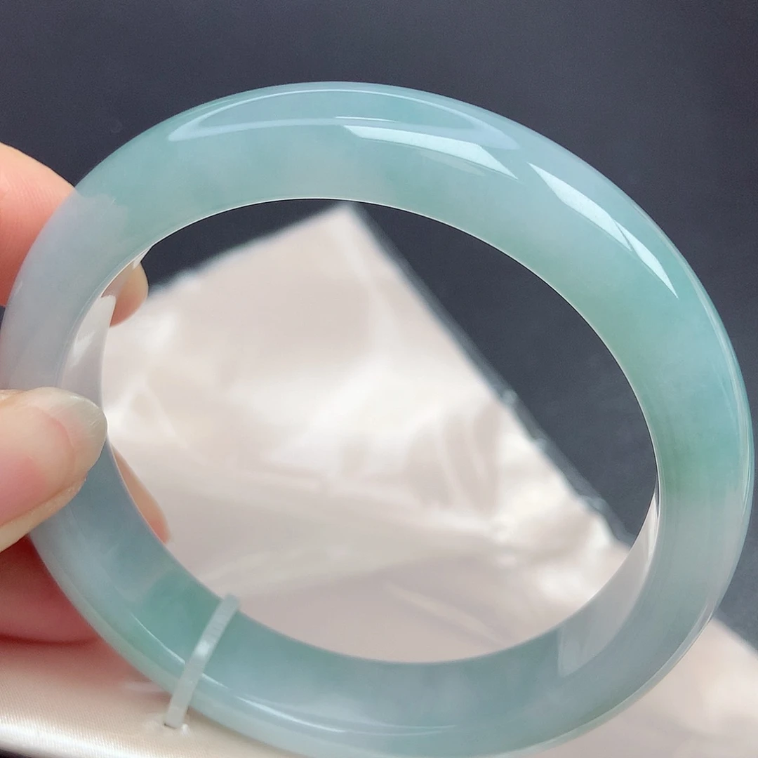 翡翠手镯未镶嵌61圈口