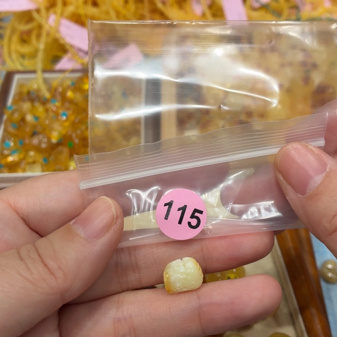 琥珀未镶嵌珠宝奇石