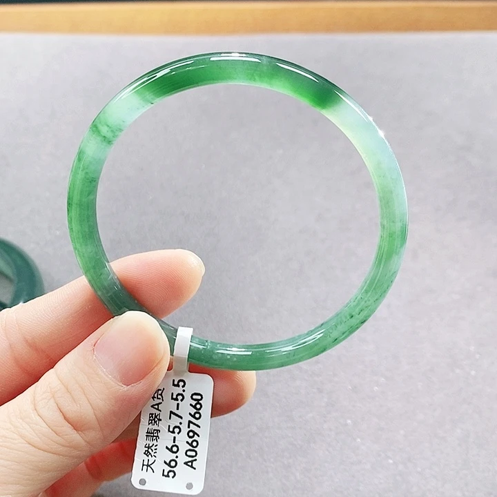 翡翠未镶嵌手镯（圆镯）