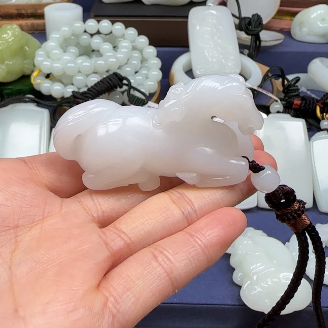 夏***空和田玉未镶嵌挂件