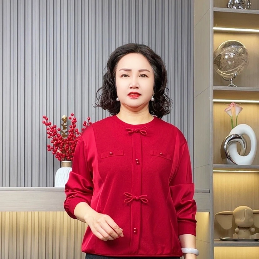 春秋时尚常规款中老年女装圆领民族风长袖上衣中老年妈妈装小衫