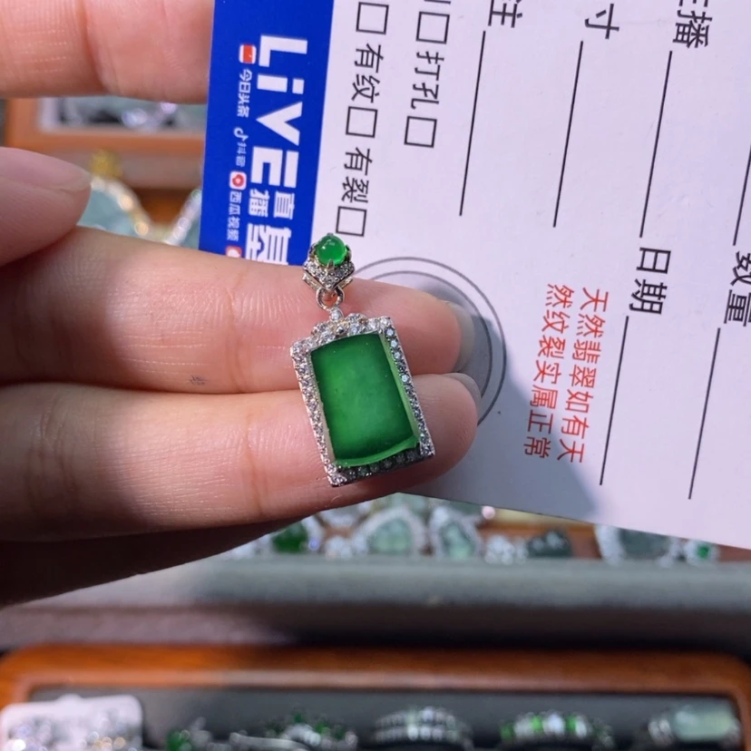 【闪购商品】颈饰银S925镶嵌翡翠这****单