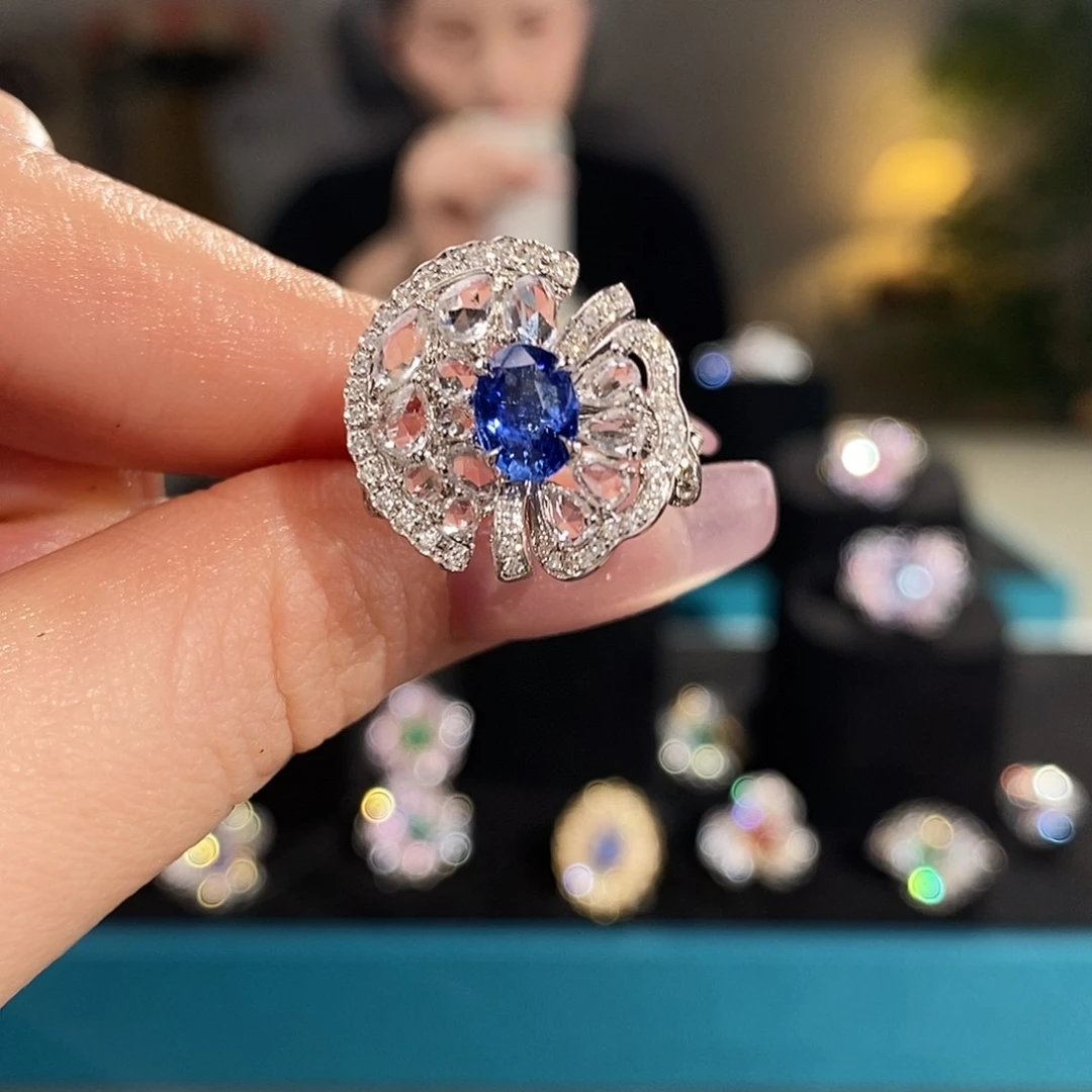18K金镶嵌蓝宝石戒指1.03ct