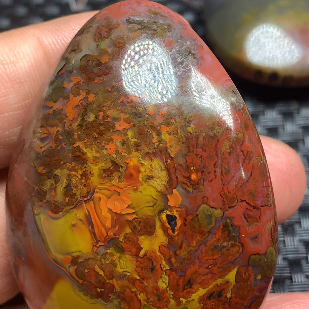 玛瑙/玉髓吊坠未镶嵌有***发