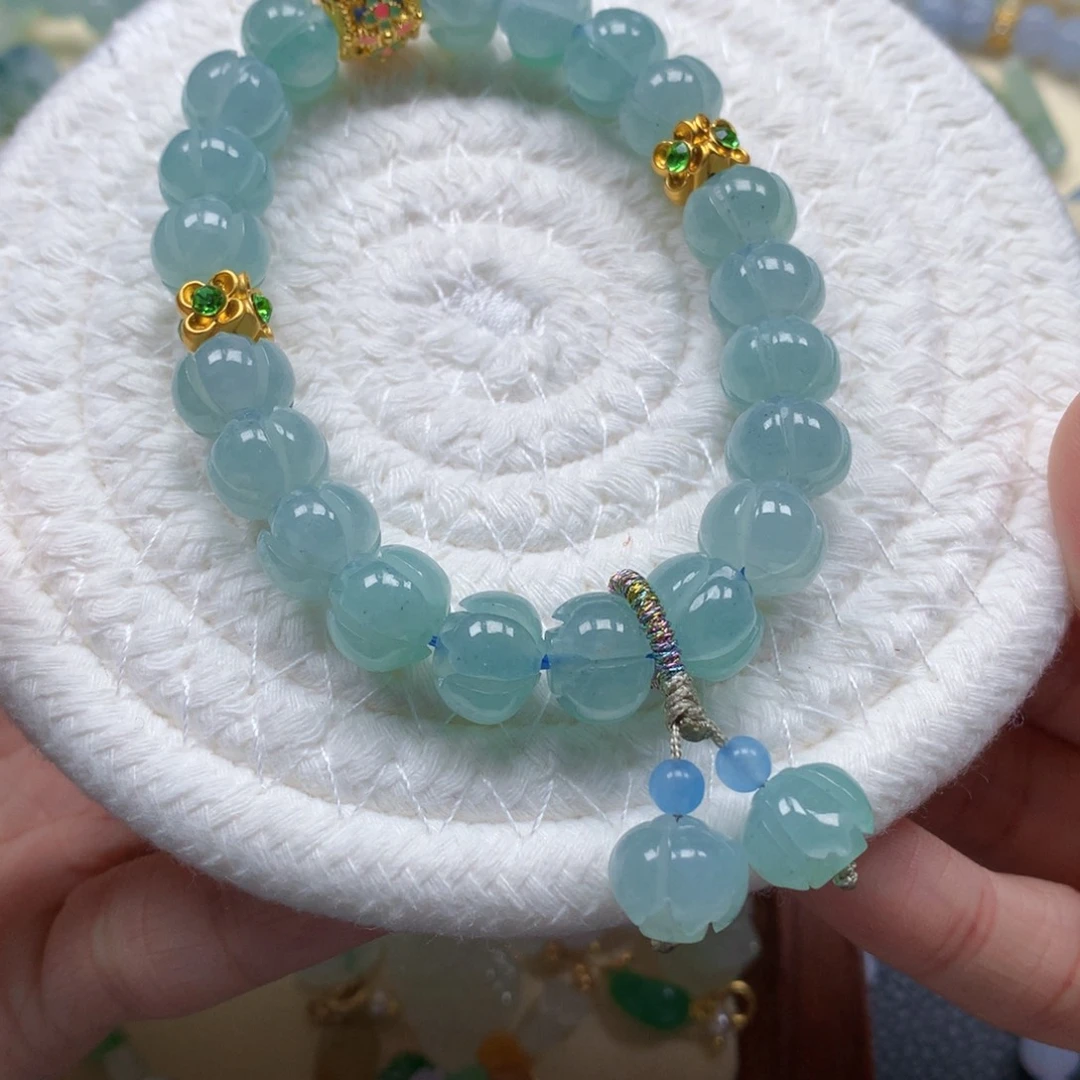 翡翠未镶嵌颈饰是