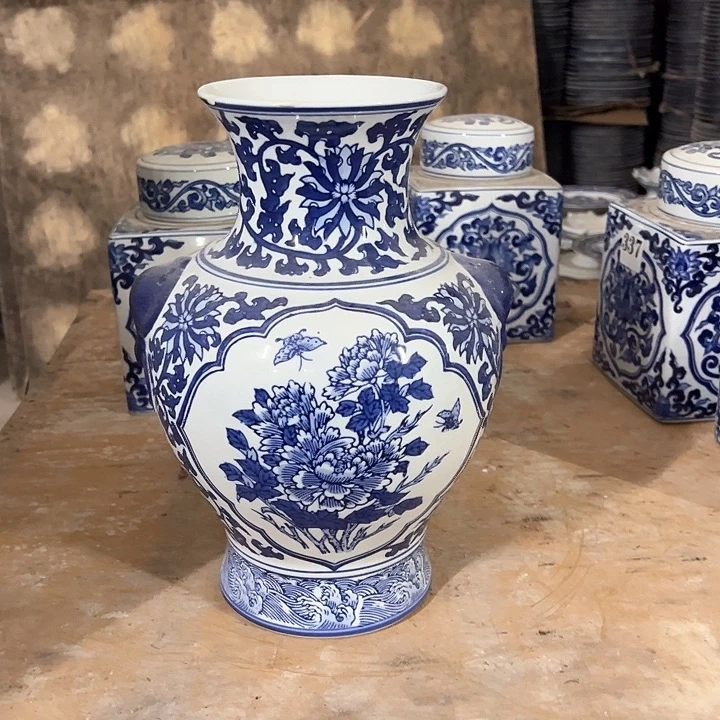 摆件手工手绘高温釉下彩外贸出口瓷，花瓶