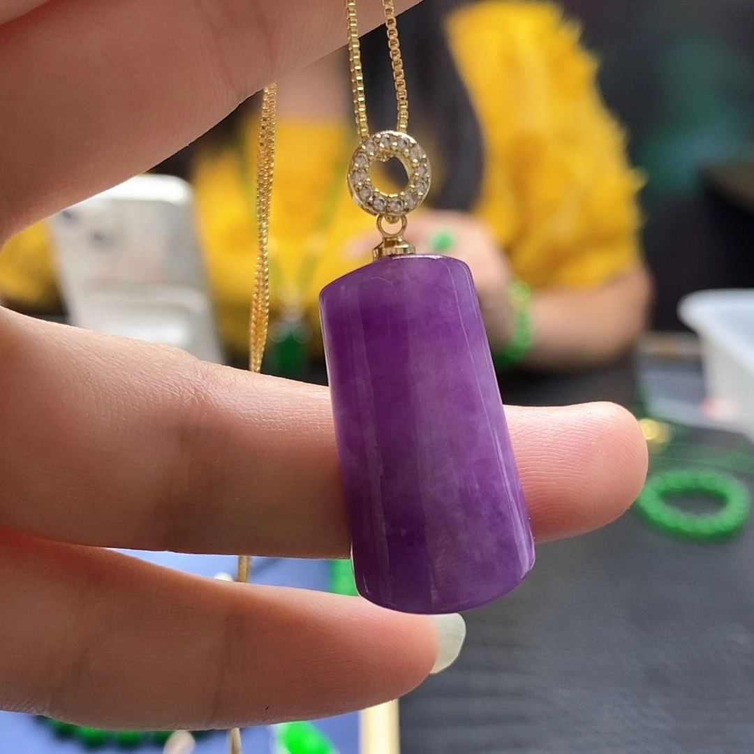 翡翠未镶嵌颈饰无事牌