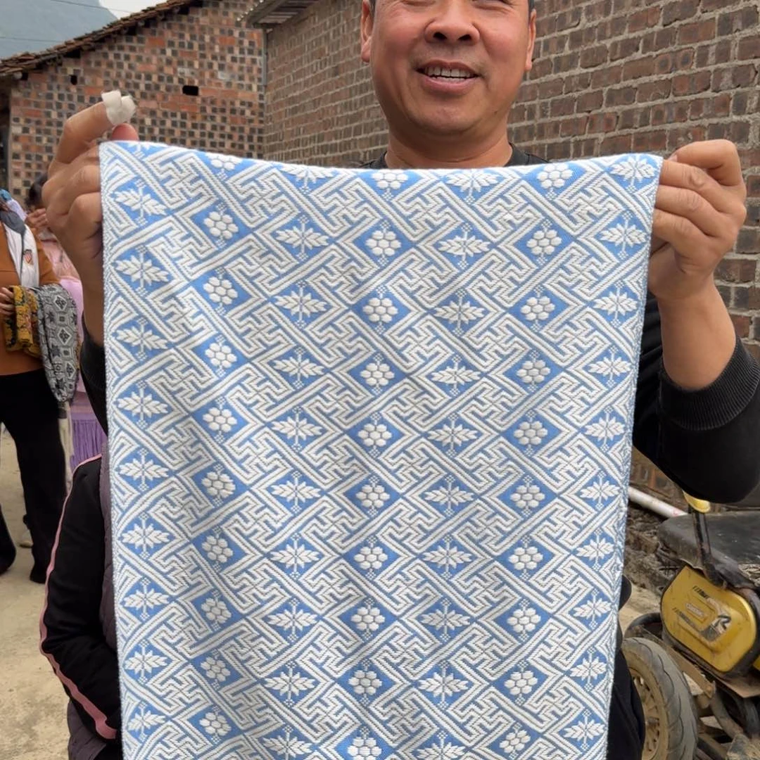 壮锦围巾村民手工