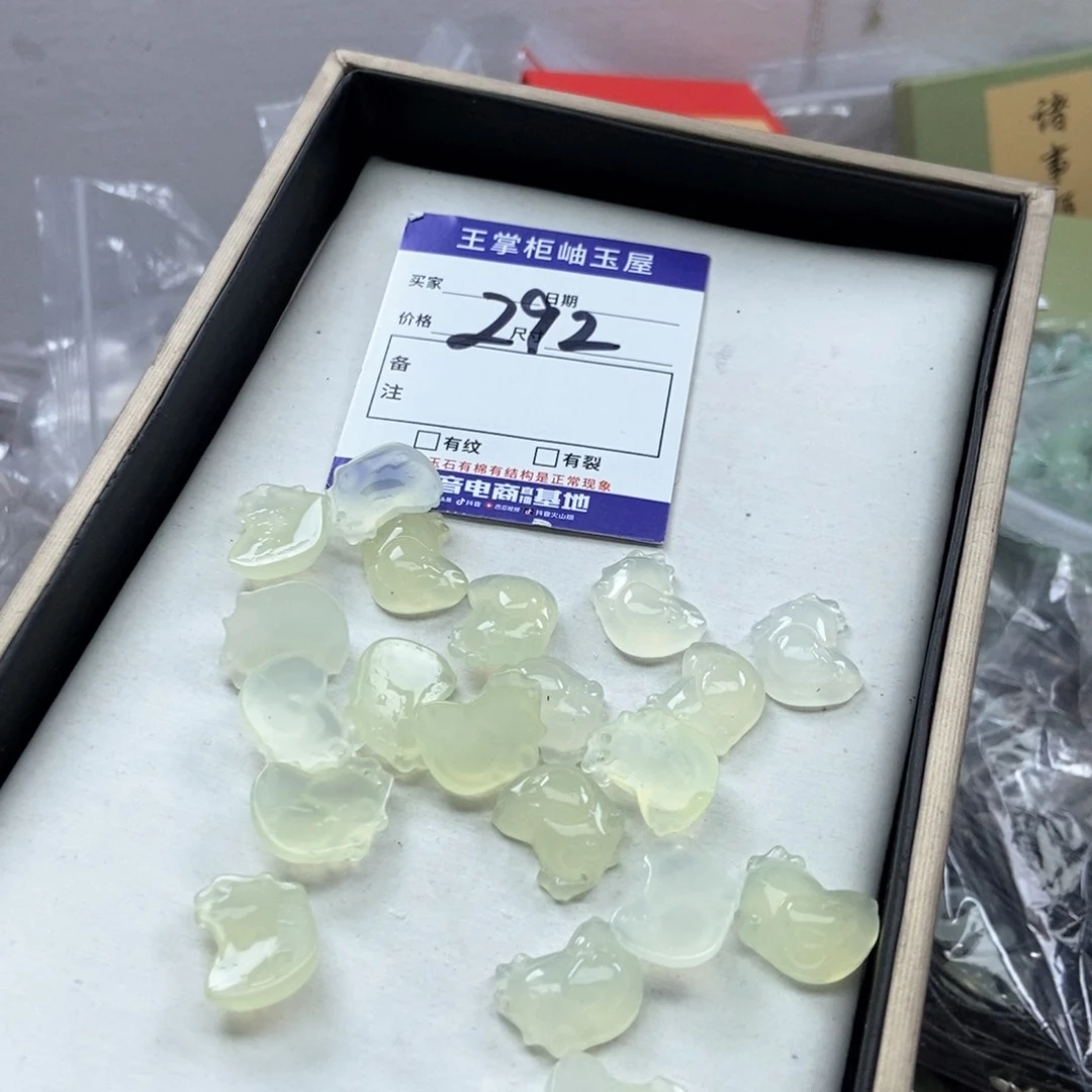 岫玉吊坠吊坠未镶嵌多样性，发一个