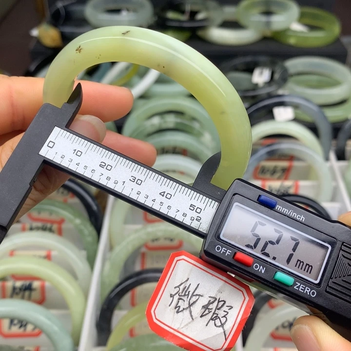 蛇纹石玉未镶嵌手镯1067