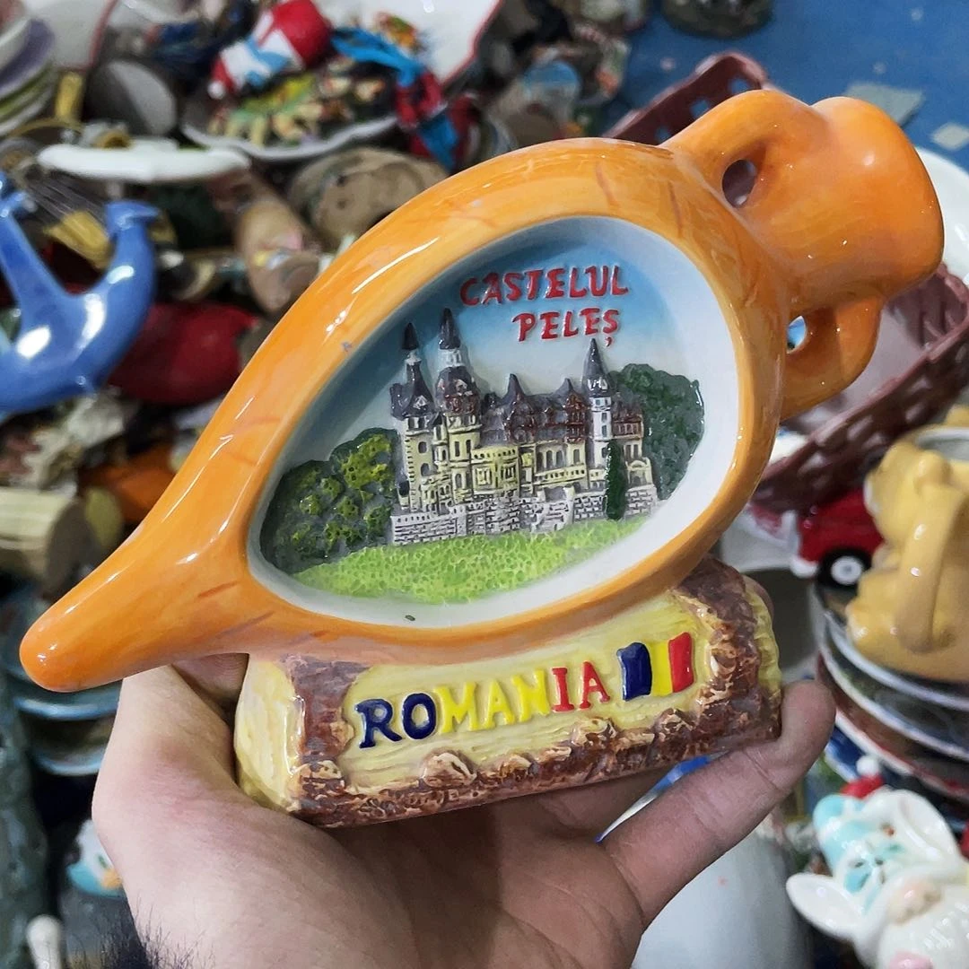 摆件  磕碰。封釉。