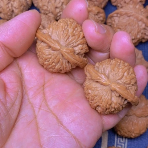 【闪购商品】文玩核桃吊坠胜*心白狮子39