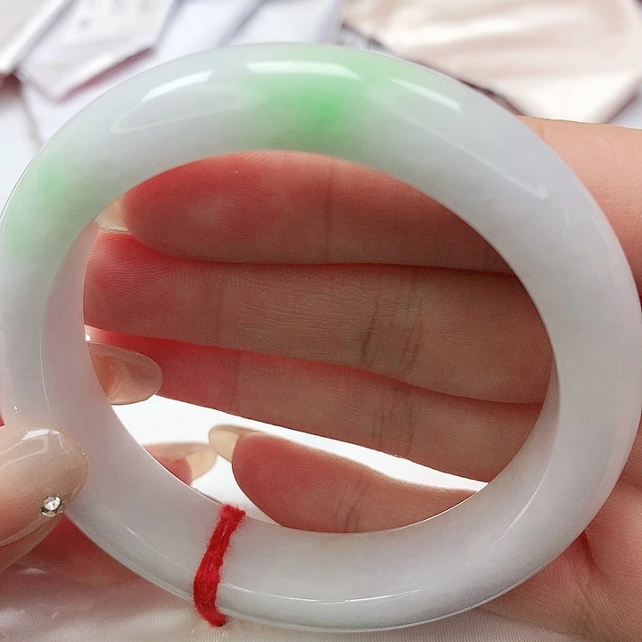 翡翠手镯未镶嵌缅甸天然A或翡翠