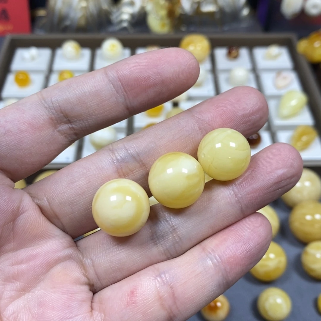 哎***了琥珀未镶嵌珠宝奇石圆珠3颗