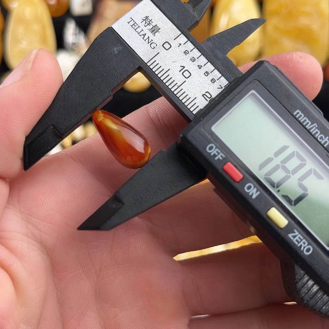 蜜蜡未镶嵌珠宝奇石