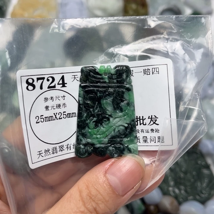 翡翠未镶嵌颈饰8724
