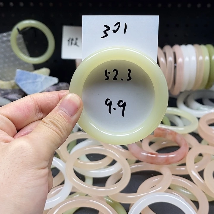 石英质玉未镶嵌手镯301