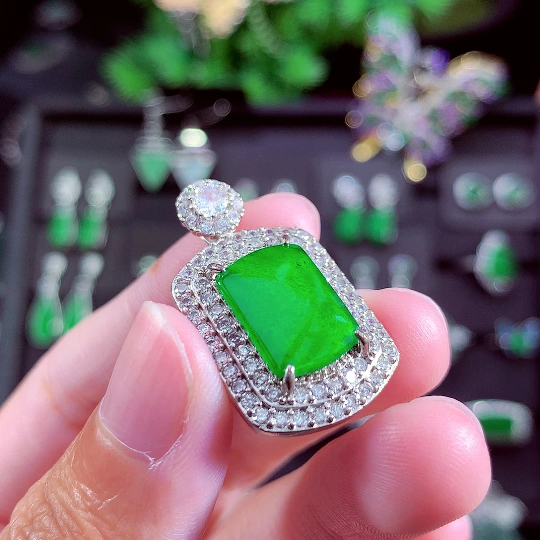 颈饰未镶嵌翡翠天然